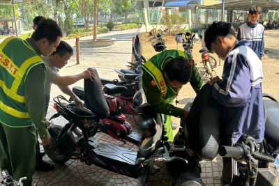 TRIỂN KHAI THỰC HIỆN CÔNG TÁC ĐẢM BẢO AN NINH, AN TOÀN TRƯỜNG HỌC DỊP LỄ 30/4 – 01/5